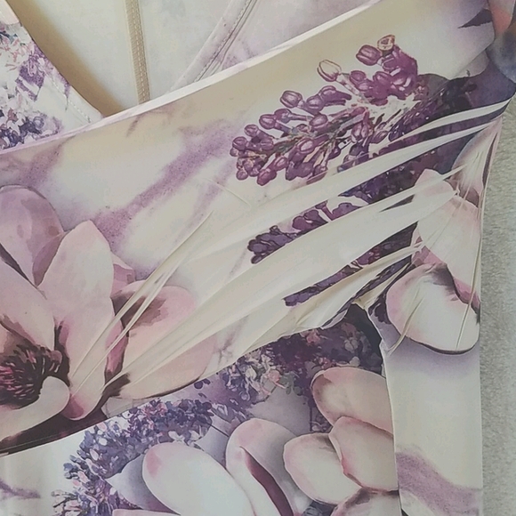 Notations Satiny V-Neck Floral Tunic Top - Picture 7 of 7